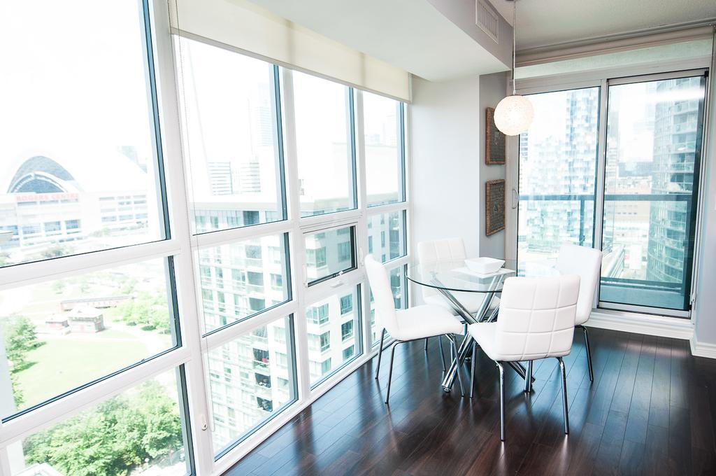 Napa Furnished Suites At Cn Tower & Maple Leaf Square Toronto Exteriör bild