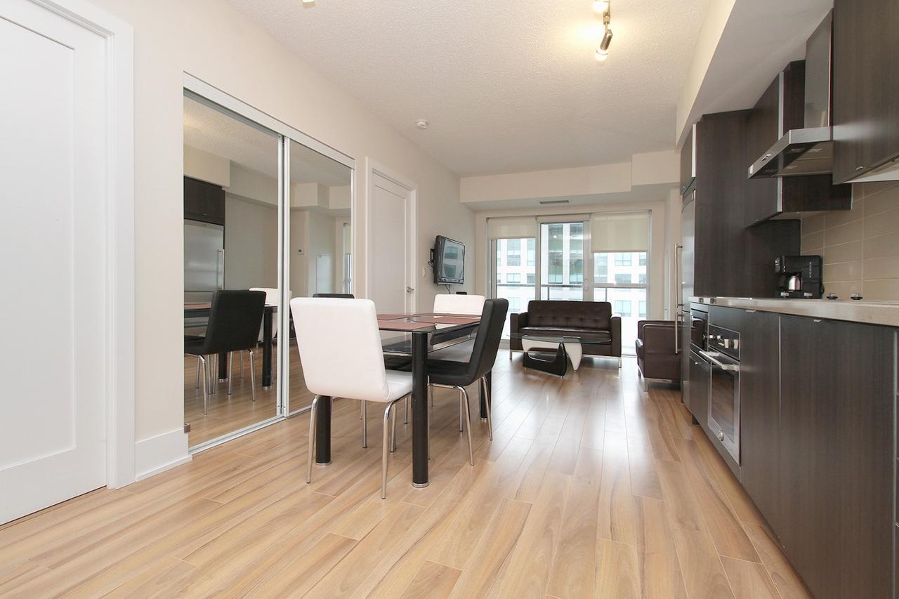 Napa Furnished Suites At Cn Tower & Maple Leaf Square Toronto Exteriör bild