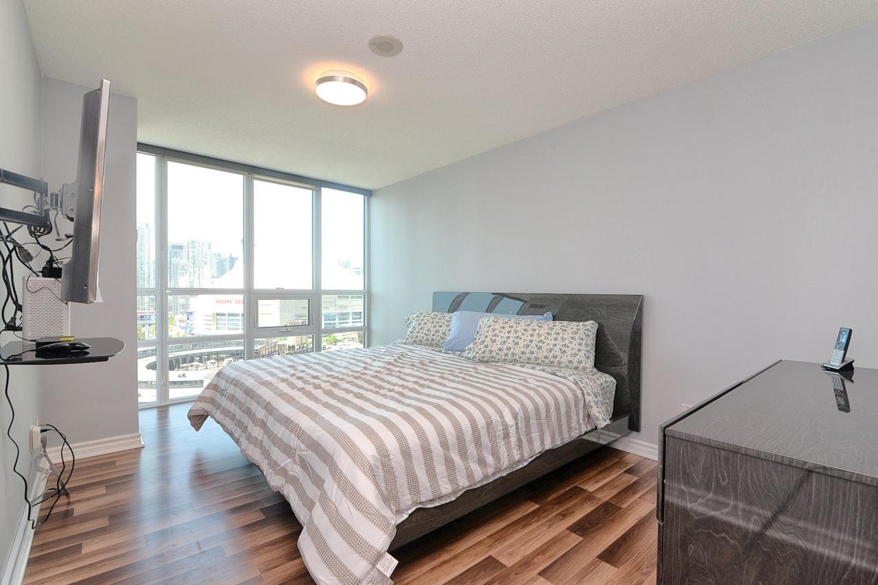 Napa Furnished Suites At Cn Tower & Maple Leaf Square Toronto Exteriör bild