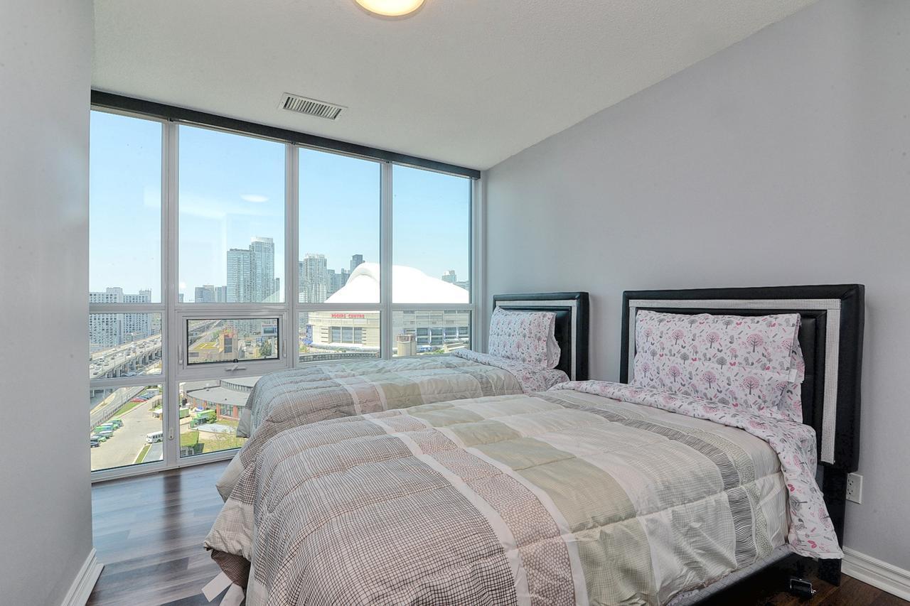 Napa Furnished Suites At Cn Tower & Maple Leaf Square Toronto Exteriör bild