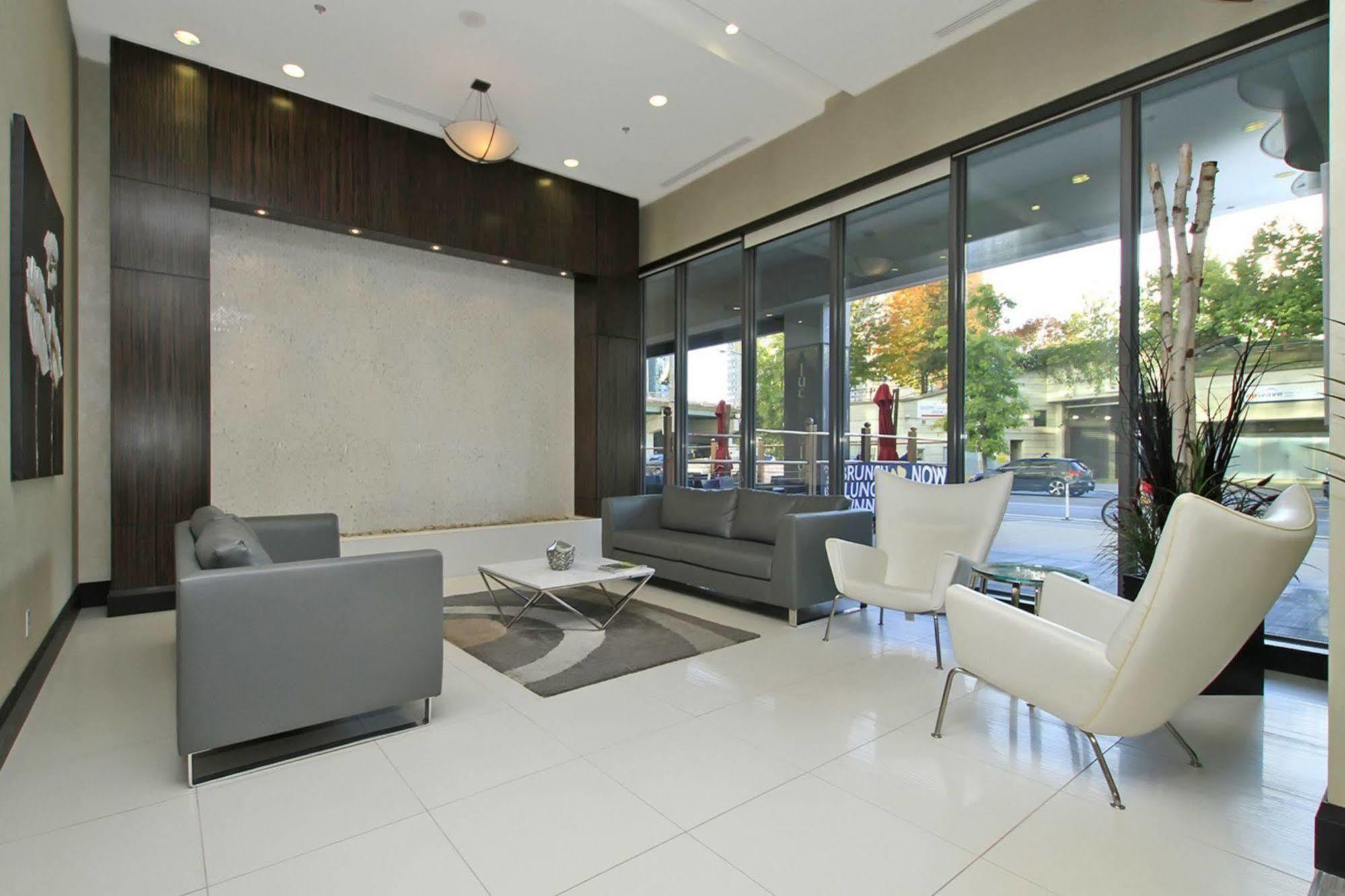 Napa Furnished Suites At Cn Tower & Maple Leaf Square Toronto Exteriör bild