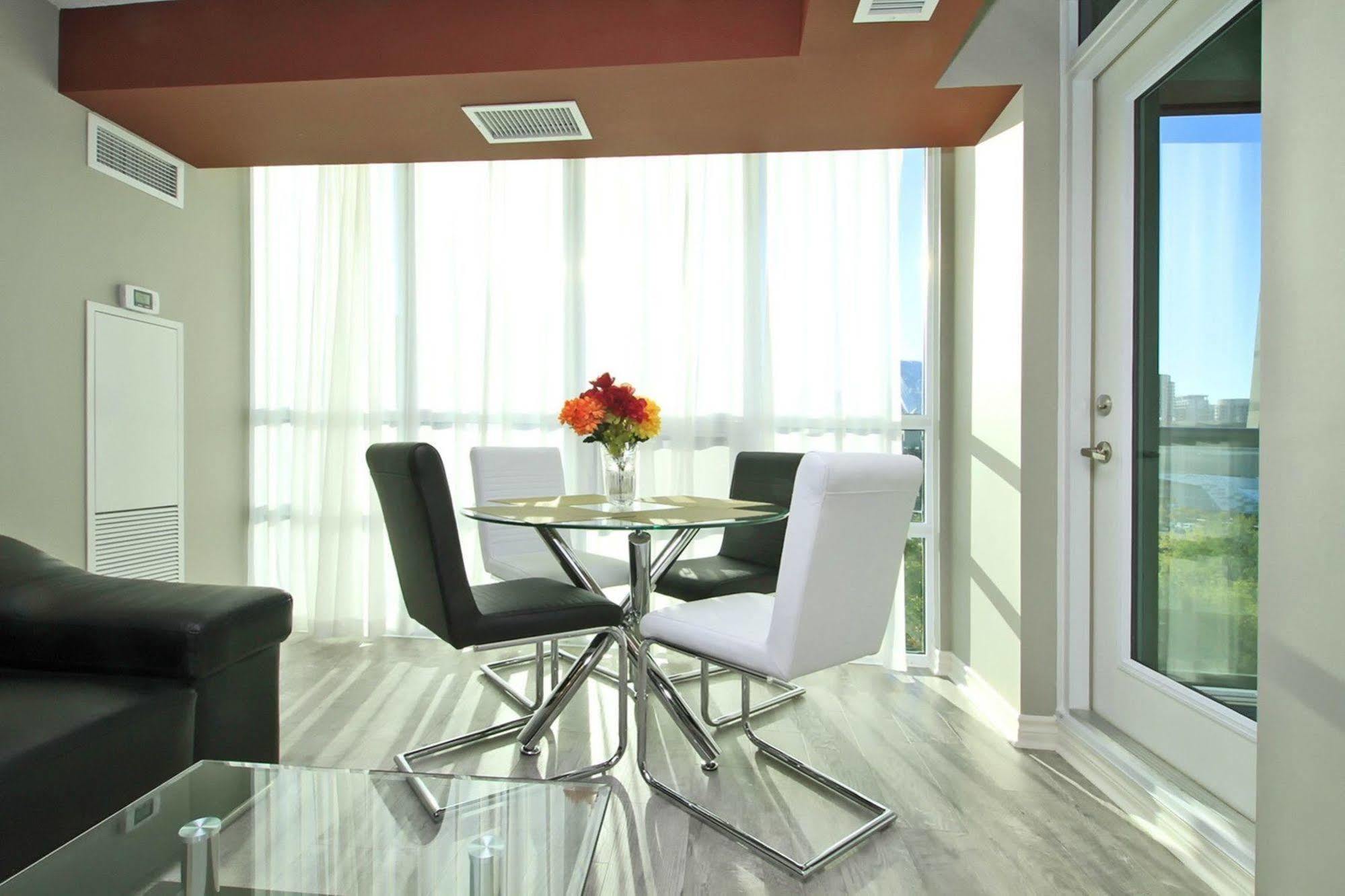 Napa Furnished Suites At Cn Tower & Maple Leaf Square Toronto Exteriör bild