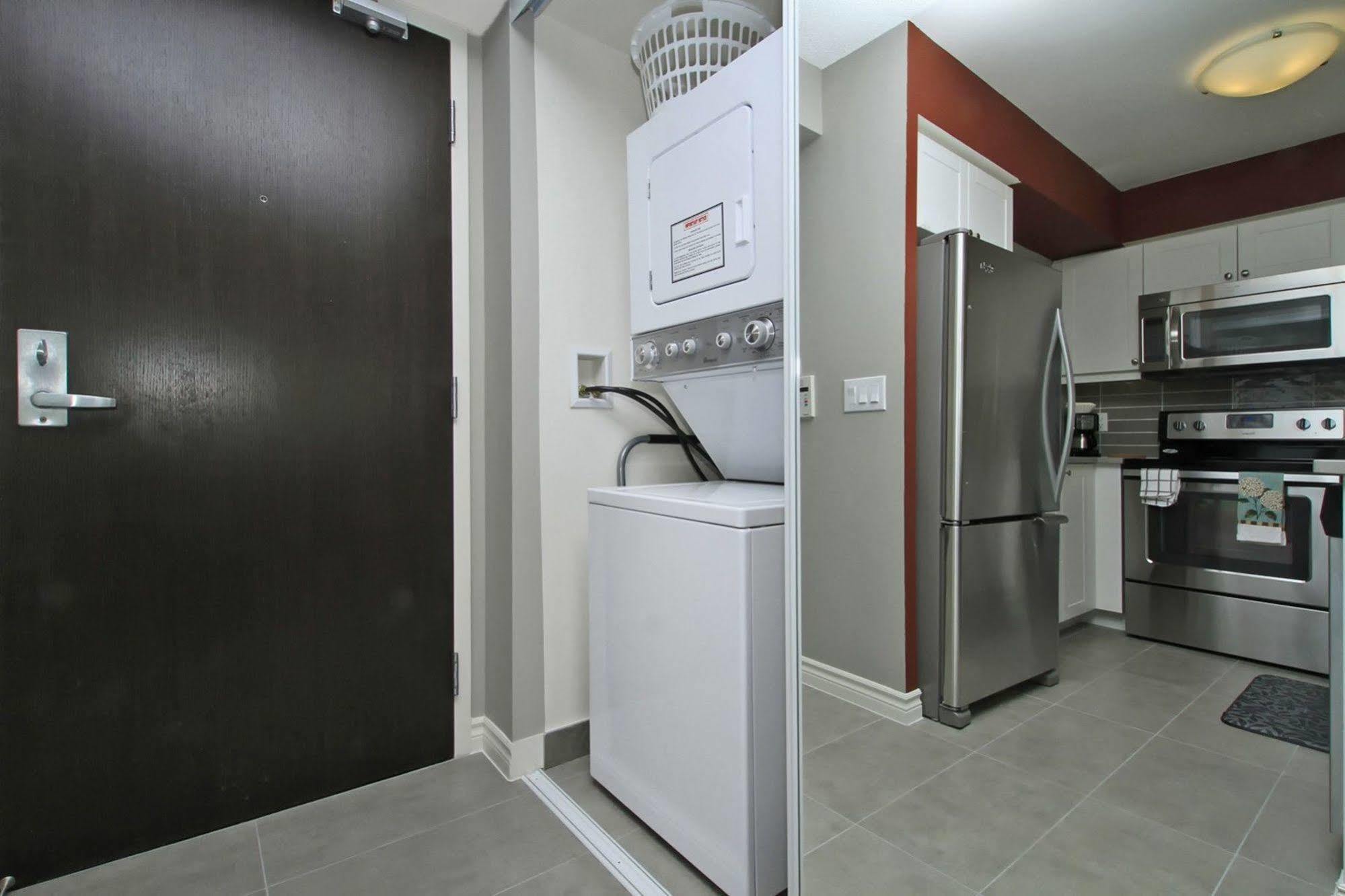 Napa Furnished Suites At Cn Tower & Maple Leaf Square Toronto Exteriör bild