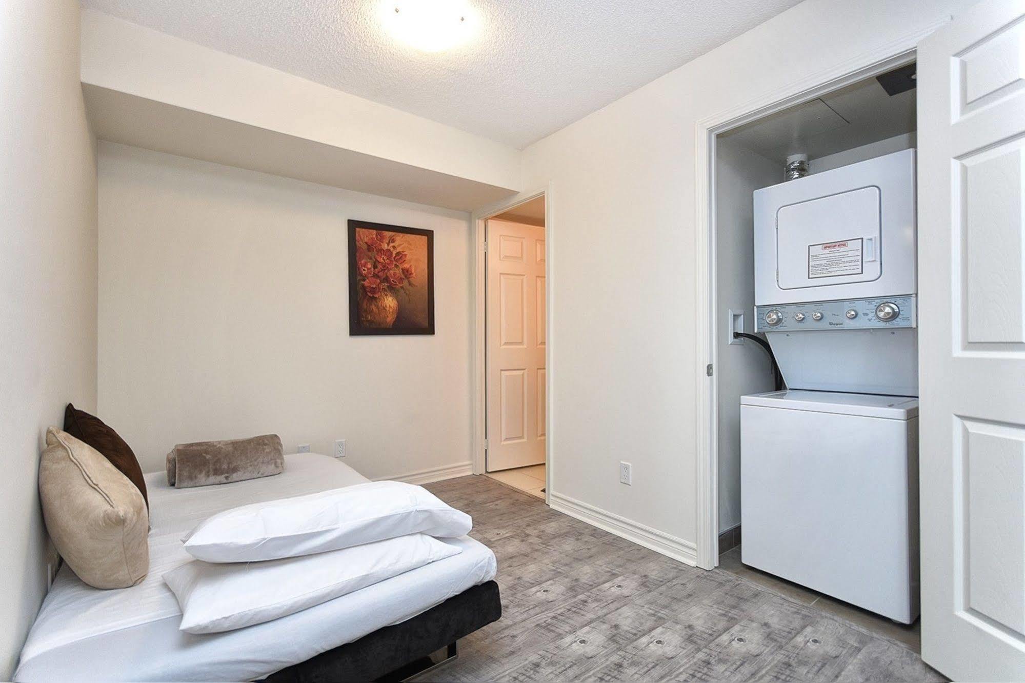 Napa Furnished Suites At Cn Tower & Maple Leaf Square Toronto Exteriör bild
